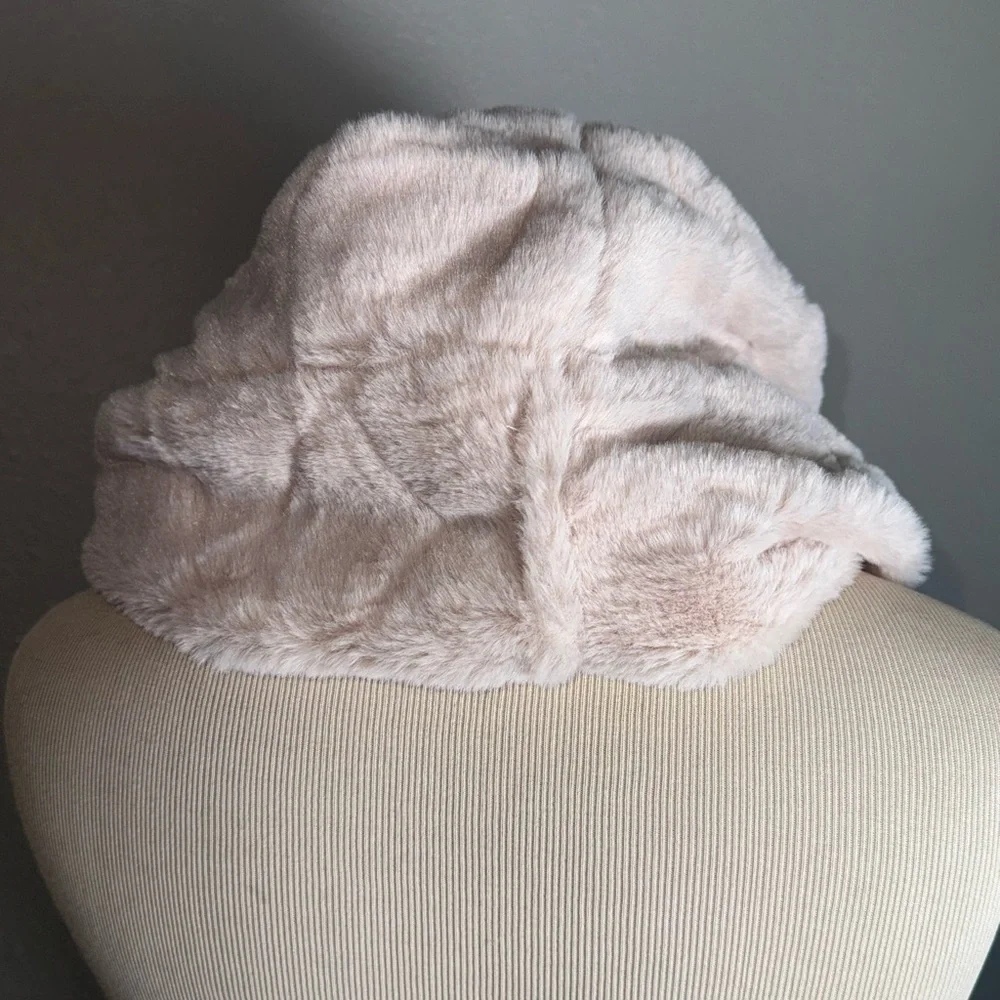 Coco+Carmen Scarf Wrap Shawl Beige, Faux Fur